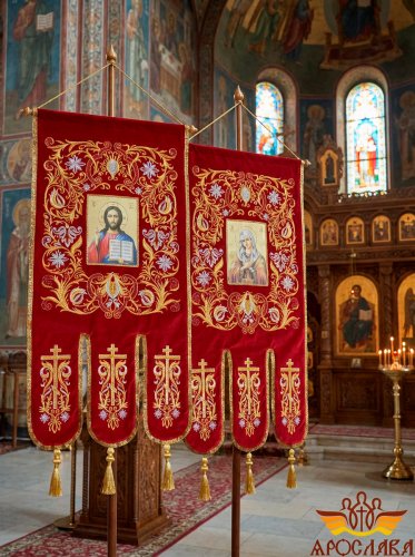 АРТ2385. Хоругви вышитые. Иконы печать на холсте. Размер 138*66. Пара.