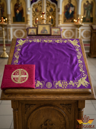 АРТ303. Илитон на престол вышитый Ника с херувимами .Илитон двухцветный. Внутренняя часть фиолетовый однотонный атласный шелк, лицевая часть бордовый греческий муар. Размер 80*70.