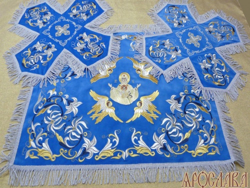 АРТ759. Покровцы вышитые Лилия Мария. С вышитой иконой Знамение Божией Матери.