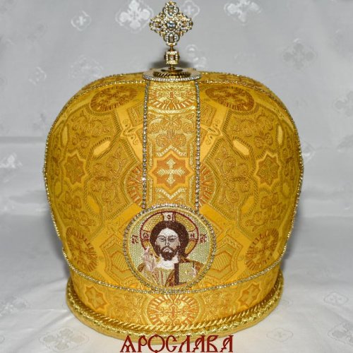 АРТ2811. Митра желтая парча. Иконы вышитые.Расшита стразовой дорожкой. Крест с фианитами.