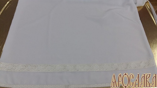 АРТ602. Подризник с отделкой цветным галуном рисунок Орнамент (белый с серебром). Ширина галуна 1,7см и 4см.